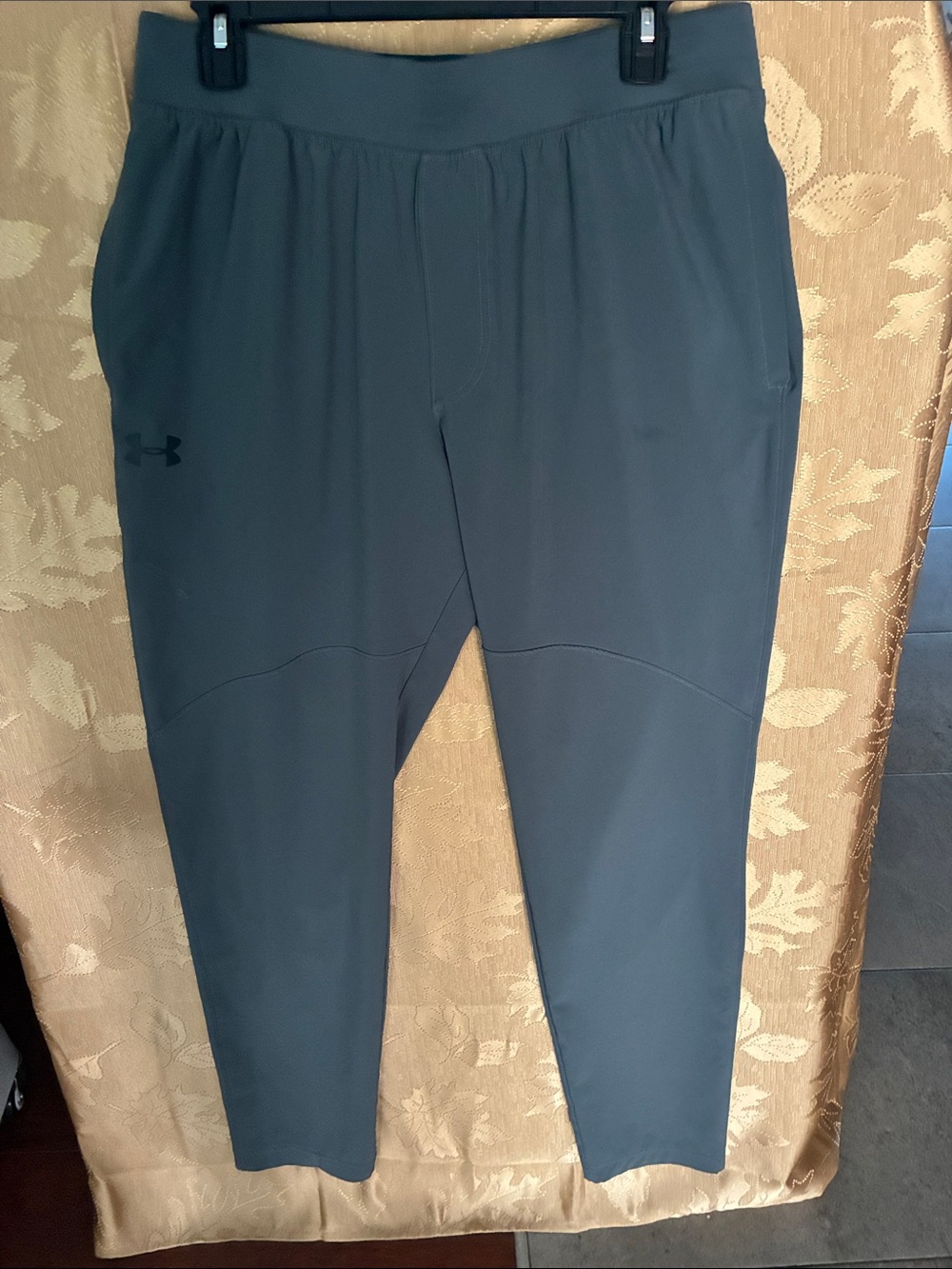 Under Armour Men's Dark Gray Athletic Jogger Pants